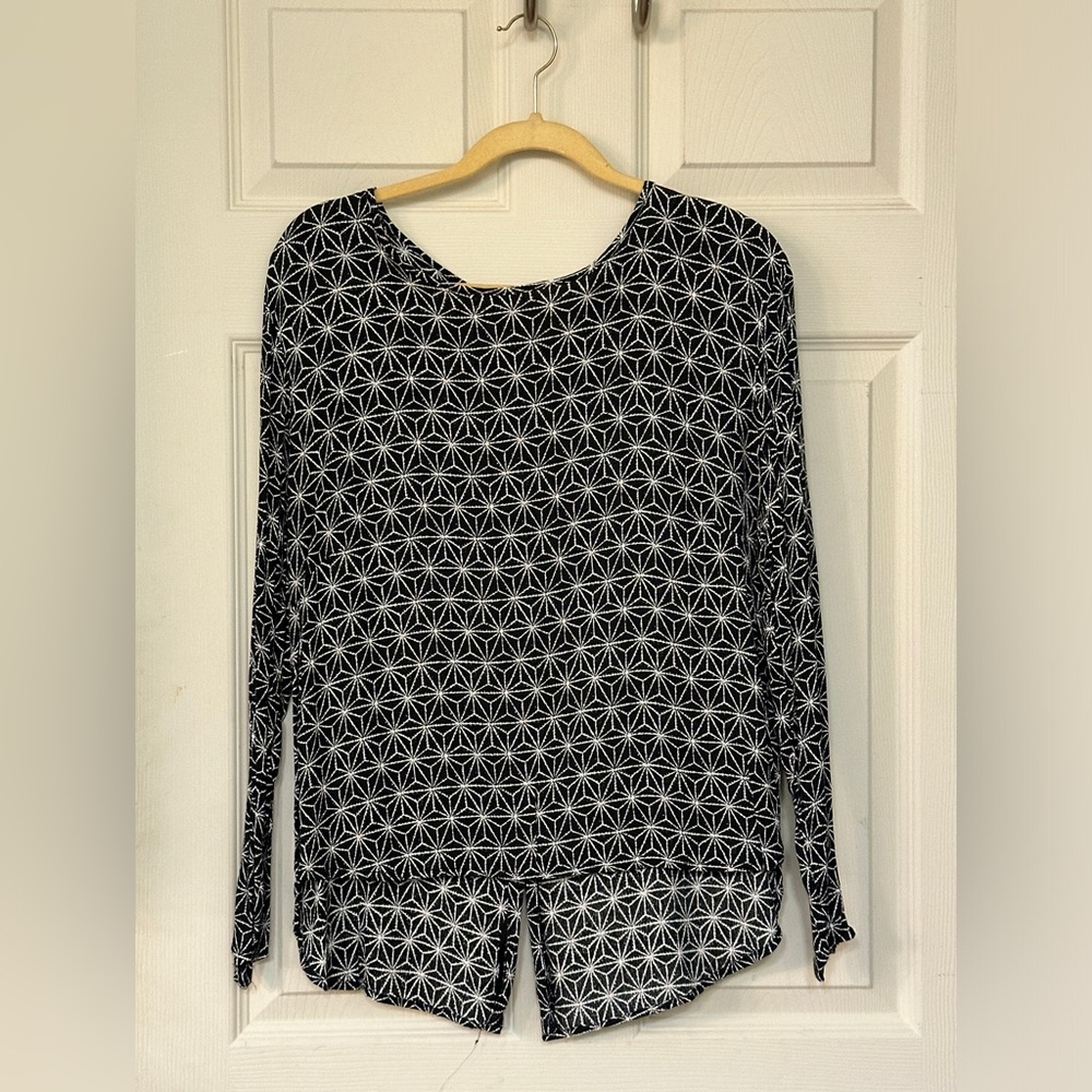 H&M Long sleeve geometric pattern shirt